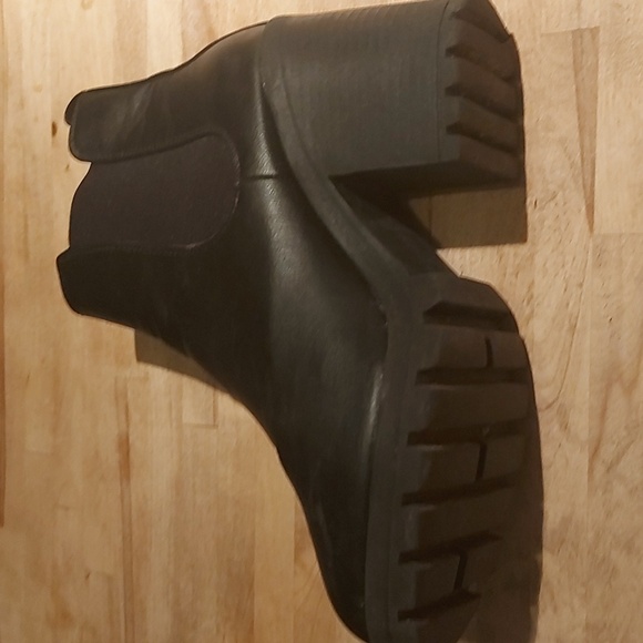 NEW LOOK Black Combat Boots/ Platform/ Sz 7/ Womens/ Pullon/ Grip/ Mint Conditio - Picture 4 of 7